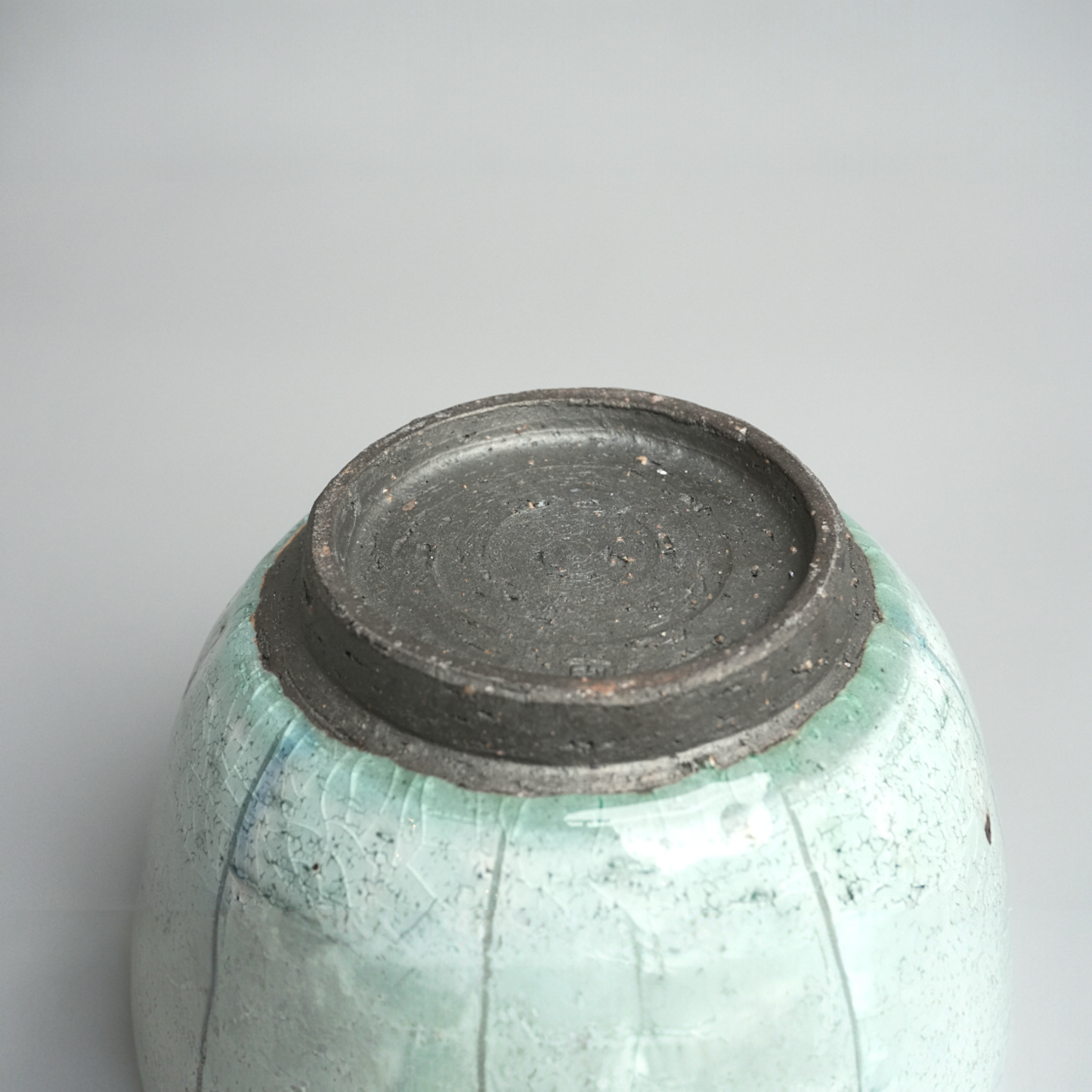 Seafoam Crackle Stripe Matcha Bowl with Pour Spout, Tomohiro Suzuki (Kyoto)