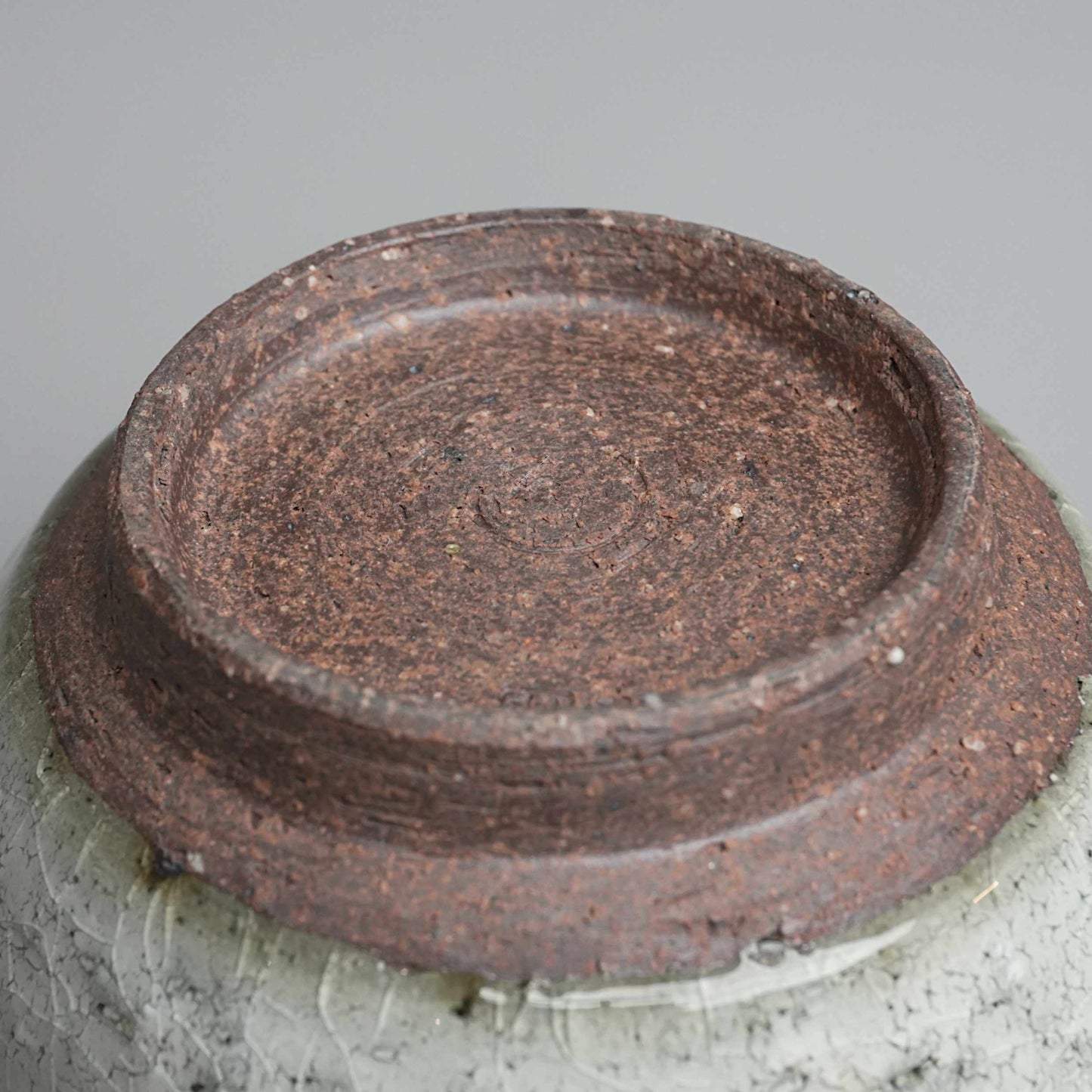 Kohiki Crackle Matcha Bowl with Pour Spout, Tomohiro Suzuki (Kyoto)