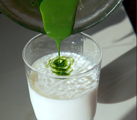 pouring matcha latte