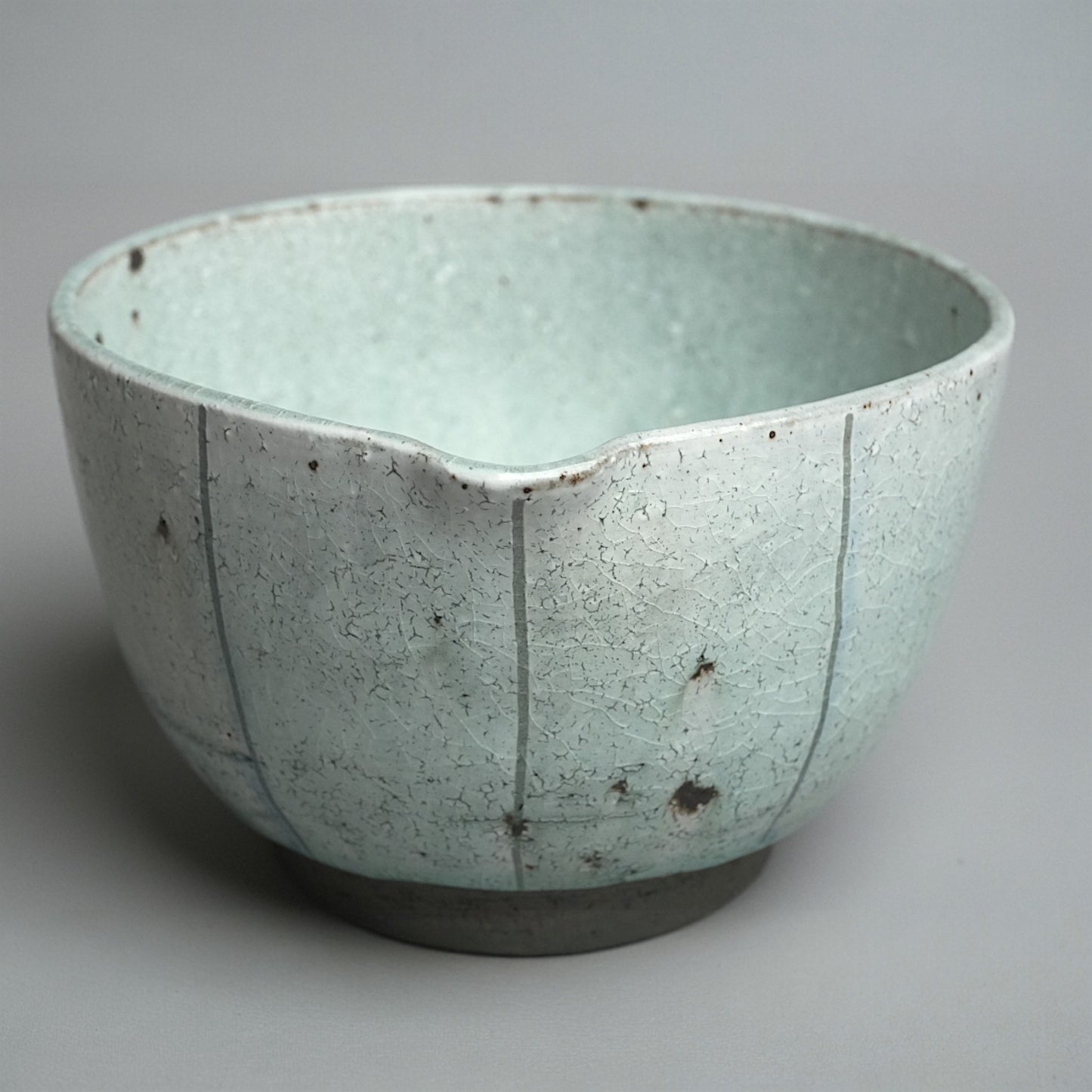 Seafoam Crackle Stripe Matcha Bowl with Pour Spout, Tomohiro Suzuki (Kyoto)