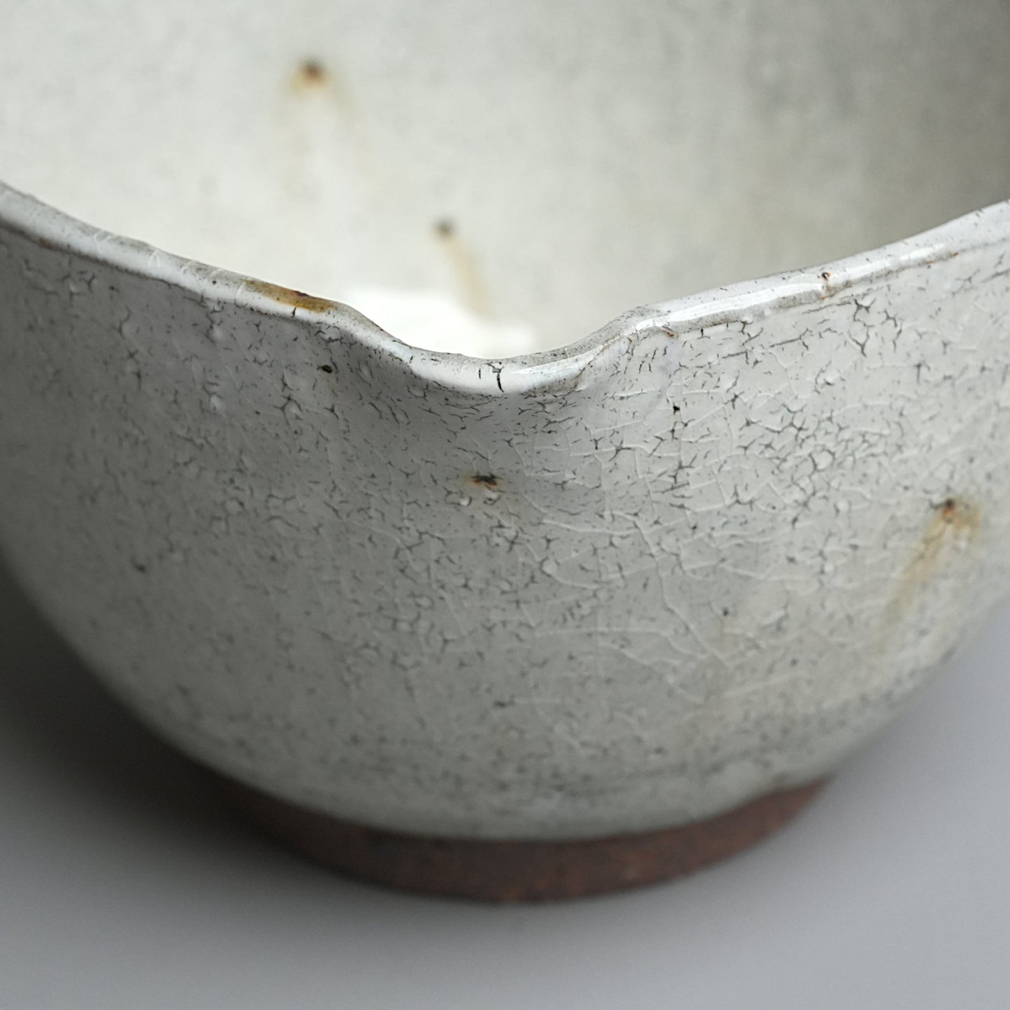 Kohiki Crackle Matcha Bowl with Pour Spout, Tomohiro Suzuki (Kyoto)