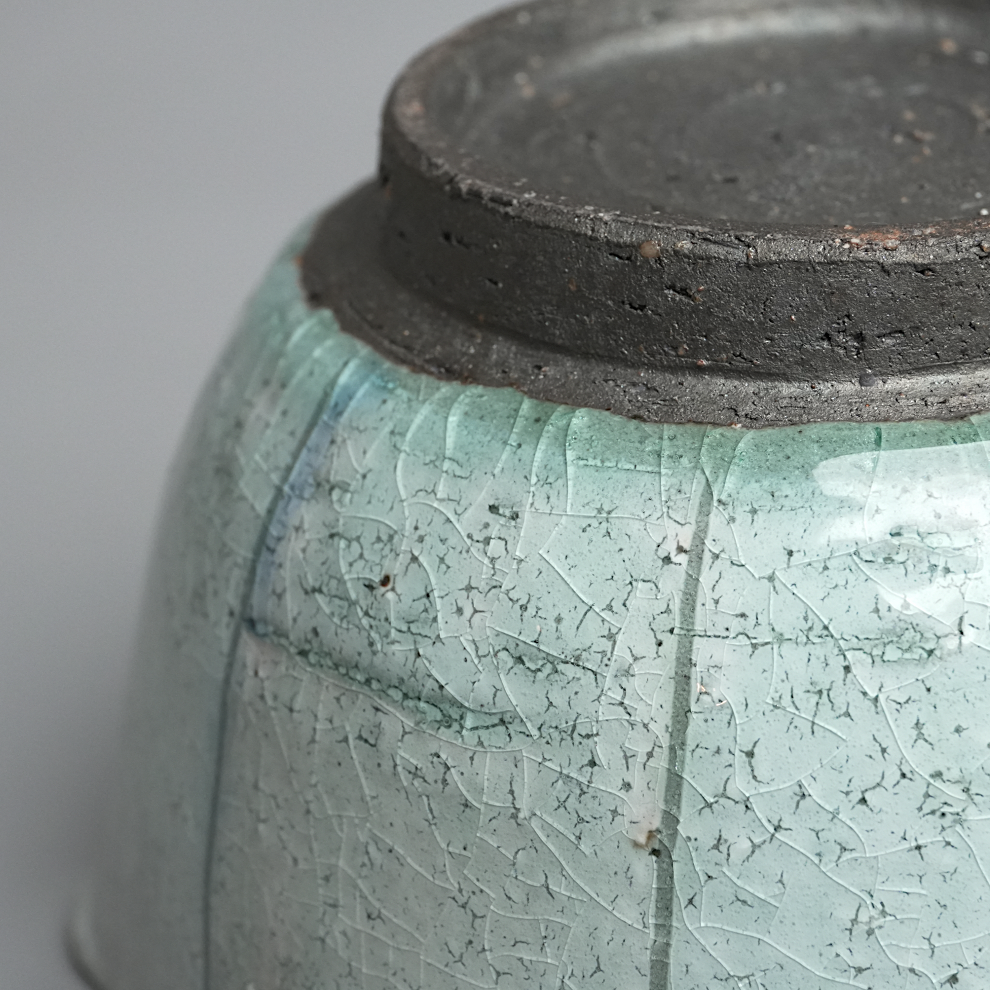 Seafoam Crackle Stripe Matcha Bowl with Pour Spout, Tomohiro Suzuki (Kyoto)
