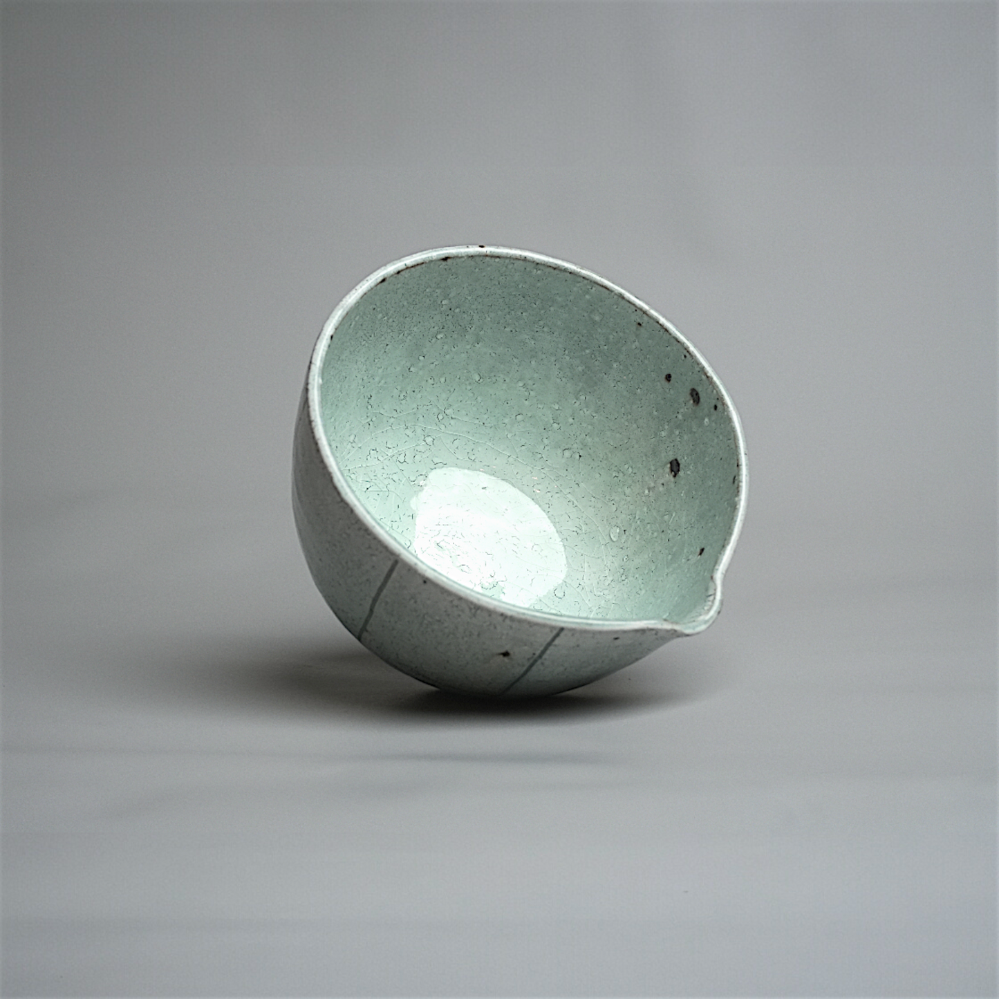 Seafoam Crackle Stripe Matcha Bowl with Pour Spout, Tomohiro Suzuki (Kyoto)