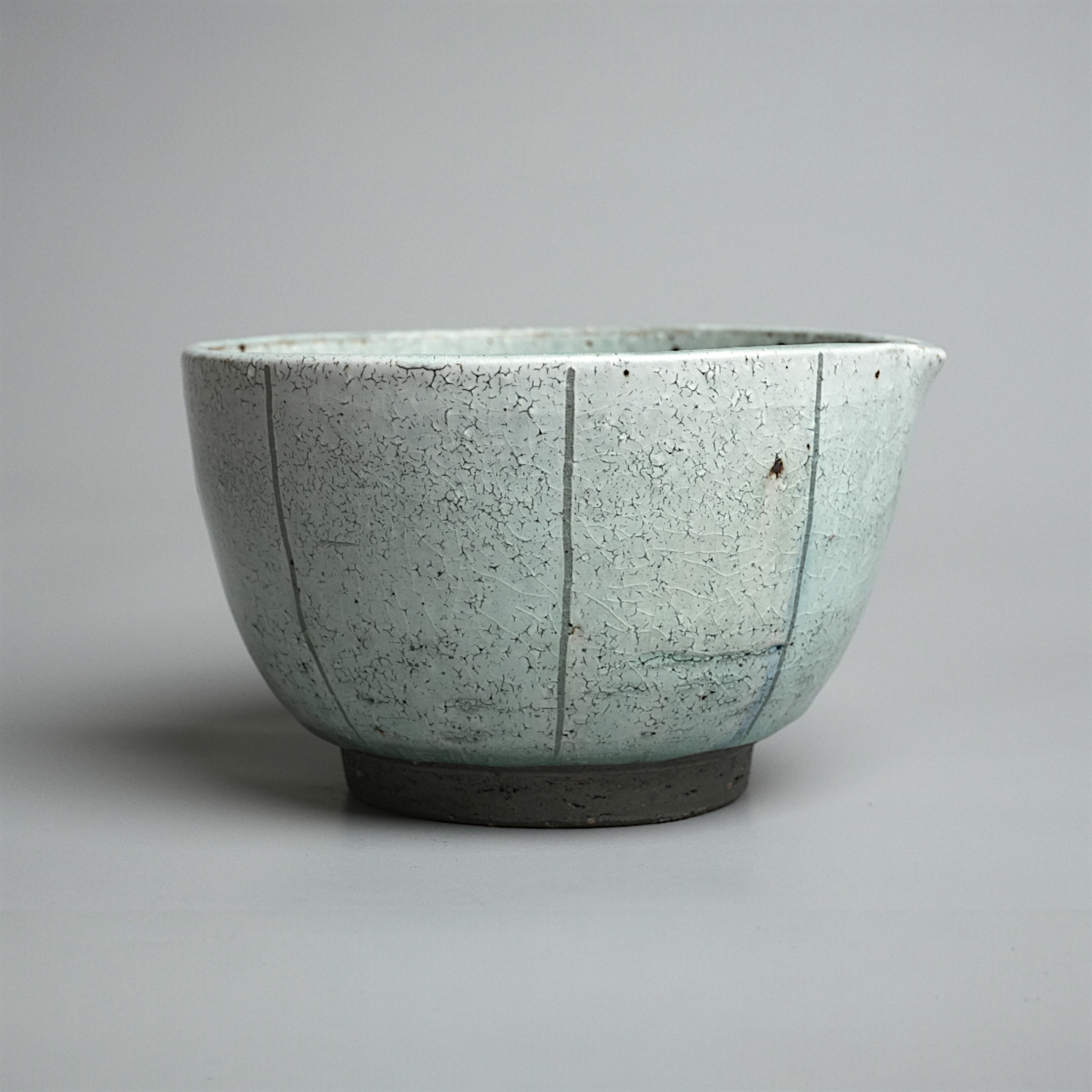 Seafoam Crackle Stripe Matcha Bowl with Pour Spout, Tomohiro Suzuki (Kyoto)