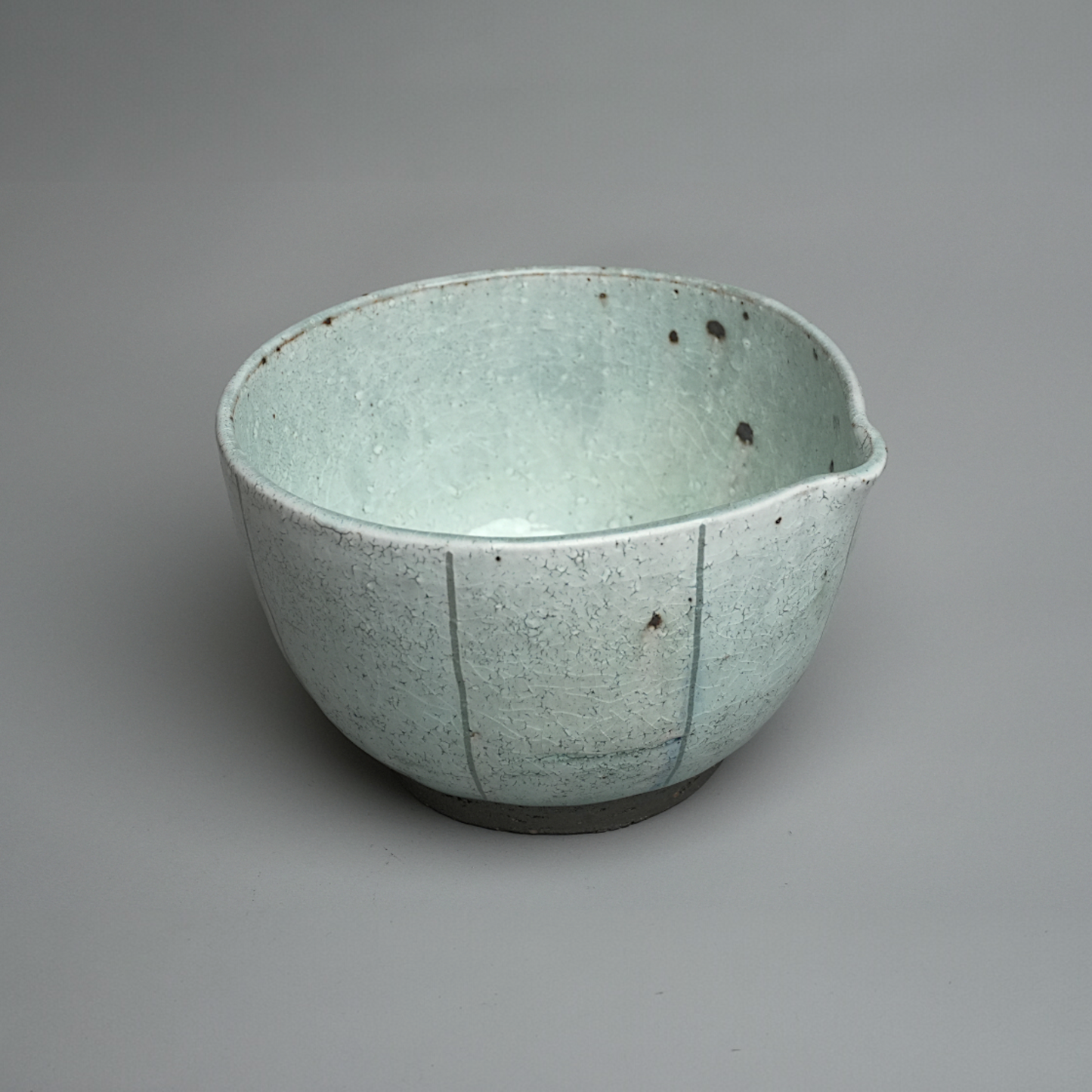 Seafoam Crackle Stripe Matcha Bowl with Pour Spout, Tomohiro Suzuki (Kyoto)
