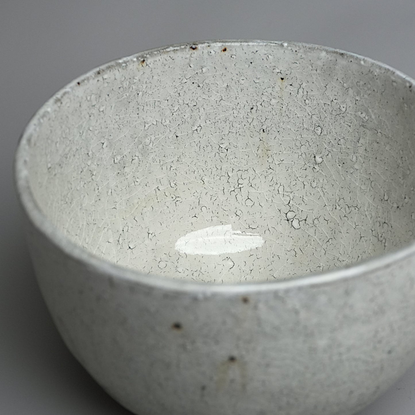 Kohiki Crackle Matcha Bowl with Pour Spout, Tomohiro Suzuki (Kyoto)